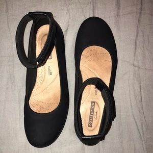 Clark’s Collection Black flats with ankle strap